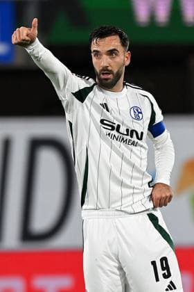 Paderborn, Home Deluxe Arena, 06 12 24, GER, Herren, 2 Bundesliga, Saison 2024 2025, SC Paderborn 07 FC Schalke 04 Bild Kenan KARAMAN Schalke jubilates after his goal for 1 2 Only for editorial use DFL regulations prohibit any use of photographs as image sequences and or quasi video NRW Germany