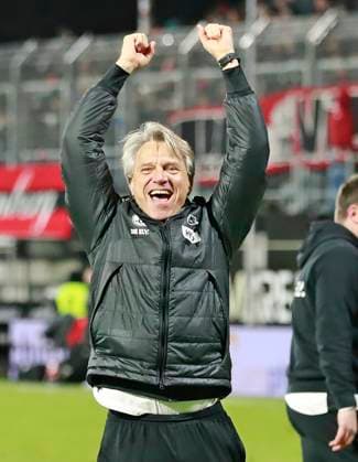 06 12 2024, xmohx, Fußball 2 Bundesliga, SV Elversberg 1 FC Nürnberg emspor, v l Trainer Horst Steffen Elversberg celebrates the victory DFL DFB REGULATIONS PROHIBIT ANY USE OF PHOTOGRAPHS as IMAGE SEQUENCES and or QUASI VIDEO Elversberg