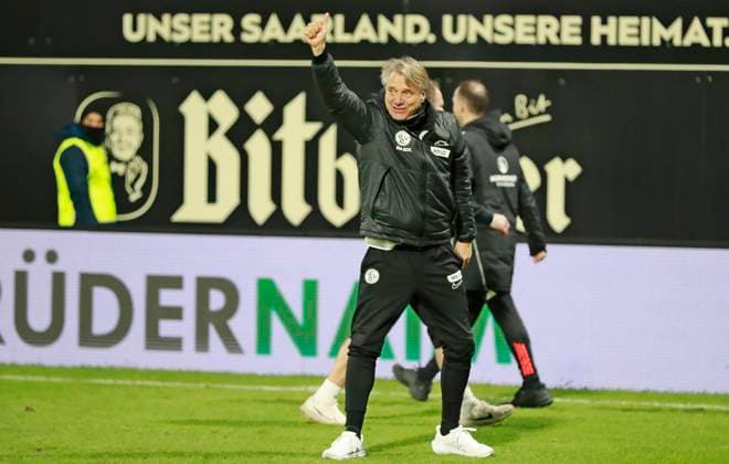 06 12 2024, xmohx, Soccer 2 Bundesliga, SV Elversberg 1 FC Nürnberg emspor, v l Coach Horst Steffen Elversberg celebrates the victory DFL DFB REGULATIONS PROHIBIT ANY USE OF PHOTOGRAPHS as IMAGE SEQUENCES and or QUASI VIDEO Elversberg
