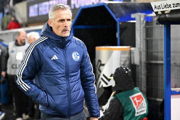 Paderborn, Home Deluxe Arena, 06 12 24, GER, Herren, 2 Bundesliga, Saison 2024 2025, SC Paderborn 07 FC Schalke 04 Bild Trainer Kees VAN WONDEREN Schalke Only for editorial use DFL regulations prohibit any use of photographs as image sequences and or quasi video NRW Germany
