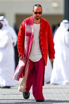 Lewis Hamilton of Great Britain and Mercedes AMG Petronas F1 Team gestures arriving in the paddock, Qualifying, F1 Grand Prix of Abu Dhabi, Yas Marina Circuit on 07 December 2024 in Abu Dhabi, United Arab Emirates Photo by Diogo Cardoso DeFodi Images Lewis Hamilton of Great Britain and Mercedes AMG Petronas F1 Team gestures arriving in the paddock, Qualifying, F1 Grand Prix of Abu Dhabi, Yas Marina Circuit on December 7, 2024 in Abu Dhabi, United Arab Emirates Photo by Diogo Cardoso DeFodi Images Defodi 645 f1abu20241207 002 Defodi-645