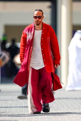 Lewis Hamilton of Great Britain and Mercedes AMG Petronas F1 Team gestures arriving in the paddock, Qualifying, F1 Grand Prix of Abu Dhabi, Yas Marina Circuit on 07 December 2024 in Abu Dhabi, United Arab Emirates Photo by Diogo Cardoso DeFodi Images Lewis Hamilton of Great Britain and Mercedes AMG Petronas F1 Team gestures arriving in the paddock, Qualifying, F1 Grand Prix of Abu Dhabi, Yas Marina Circuit on December 7, 2024 in Abu Dhabi, United Arab Emirates Photo by Diogo Cardoso DeFodi Images Defodi 645 f1abu20241207 015 Defodi-645