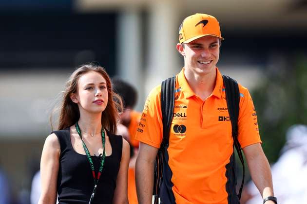 Oscar Piastri of Australia and McLaren and Girlfriend Lily Zneimer gesturing, Gesture, Qualifying, F1 Grand Prix of Abu Dhabi, Yas Marina Circuit on December 07, 2024 in Abu Dhabi, United Arab Emirates Photo by Diogo Cardoso DeFodi Images Oscar Piastri of Australia and McLaren and Girlfriend Lily Zneimer gesture arriving in the paddock, Qualifying, F1 Grand Prix of Abu Dhabi, Yas Marina Circuit on December 7, 2024 in Abu Dhabi, United Arab Emirates Photo by Diogo Cardoso DeFodi Images Defodi 645 f1abu20241207 029 Defodi-645