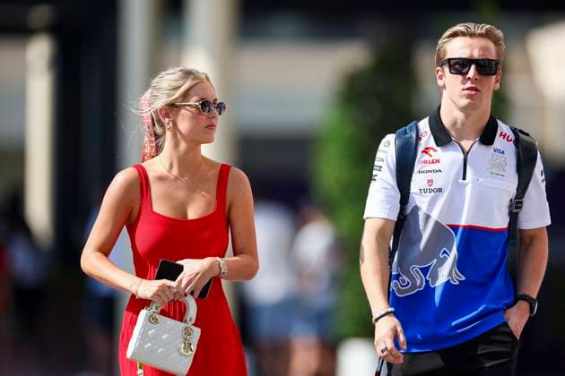 Liam Lawson of New Zealand and Visa Cash App RB with Girlfriend Hannah St John gesturing, Gesturing, Qualifying, F1 Grand Prix of Abu Dhabi, Yas Marina Circuit on December 07, 2024 in Abu Dhabi, United Arab Emirates Photo by Diogo Cardoso DeFodi Images Liam Lawson of New Zealand and Visa Cash App RB with Girlfriend Hannah St John gesture arriving in the paddock, Qualifying, F1 Grand Prix of Abu Dhabi, Yas Marina Circuit on December 7, 2024 in Abu Dhabi, United Arab Emirates Photo by Diogo Cardoso DeFodi Images Defodi 645 f1abu20241207 063 Defodi-645