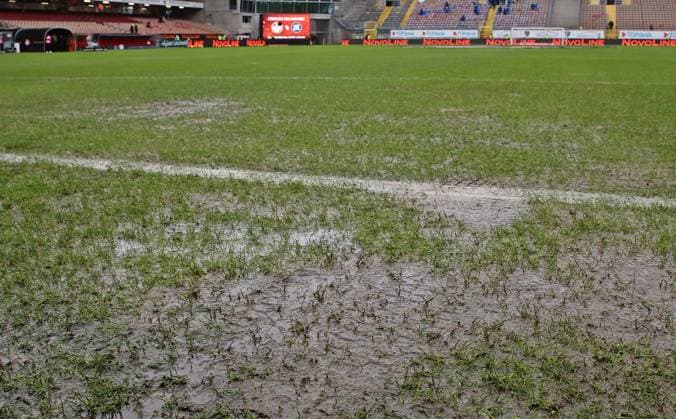 07 12 2024, xmohx, Soccer 2 Bundesliga, 1 FC Kaiserslautern Karlsruher SC emspor, v l Stadium before kick-off with puddles of water on the pitch DFL DFB REGULATIONS PROHIBIT ANY USE OF PHOTOGRAPHS as IMAGE SEQUENCES and or QUASI VIDEO Kaiserslautern
