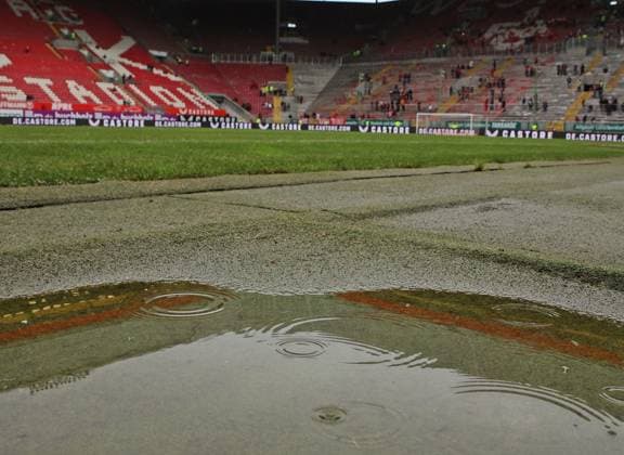 07 12 2024, xmohx, Soccer 2 Bundesliga, 1 FC Kaiserslautern Karlsruher SC emspor, v l Stadium before kick-off with puddles of water on the pitch DFL DFB REGULATIONS PROHIBIT ANY USE OF PHOTOGRAPHS as IMAGE SEQUENCES and or QUASI VIDEO Kaiserslautern