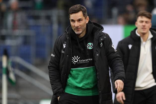 07 12 2024, xtgx, Fußball 2 Bundesliga, Hannover 96 SSV Ulm 1846 emspor, v l Stefan Leitl Hannover, Trainer Portrait, Portraet, Einzelbild DFL DFB REGULATIONS PROHIBIT ANY USE OF PHOTOGRAPHS as IMAGE SEQUENCES and or QUASI VIDEO Hannover