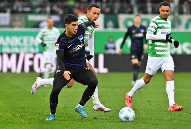 07 12 2024 Soccer Season 2024 2025 2 Soccer Bundesliga 15 Matchday SpVgg Greuther Fürth Kleeblatt Hertha BSC Berlin Sportfoto Zink xwoxzix DFL regulations prohibit any use of photographs as image sequences and or quasi video only for editorial use Ibrahim Maza 10, Hertha BSC Berlin vor Roberto Massimo 11, SpVgg Greuther Fürth