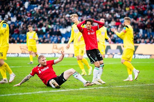 07 12 2024 Soccer, 2024 2025, 2 Bundesliga, Matchday 15, Hannover 96 SSV Ulm 1846 L R Andreas Voglsammer Hannover on the ground, Sei Muroya Hannover DFL REGULATIONS PROHIBIT ANY USE OF PHOTOGRAPHS AS IMAGE SEQUENCES AND OR QUASI VIDEO Hannover Lower Saxony Germany Heinz von Heiden Arena