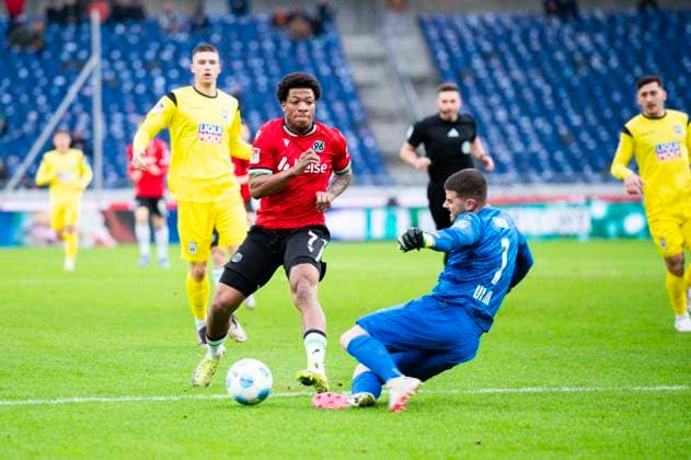 07 12 2024 Soccer, 2024 2025, 2 Bundesliga, Matchday 15, Hannover 96 SSV Ulm 1846 L R Jessic Ngankam Hannover , Niclas Thiede Ulm DFL REGULATIONS PROHIBIT ANY USE OF PHOTOGRAPHS AS IMAGE SEQUENCES AND OR QUASI VIDEO Hannover Lower Saxony Germany Heinz von Heiden Arena