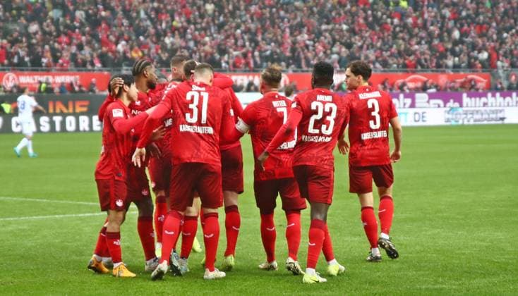 07 12 2024, xmohx, Fußball 2 Bundesliga, 1 FC Kaiserslautern Karlsruher SC emspor, v l Boris Tomiak celebrates the 1 0 for Kaiserslautern DFL DFB REGULATIONS PROHIBIT ANY USE OF PHOTOGRAPHS as IMAGE SEQUENCES and or QUASI VIDEO Kaiserslautern