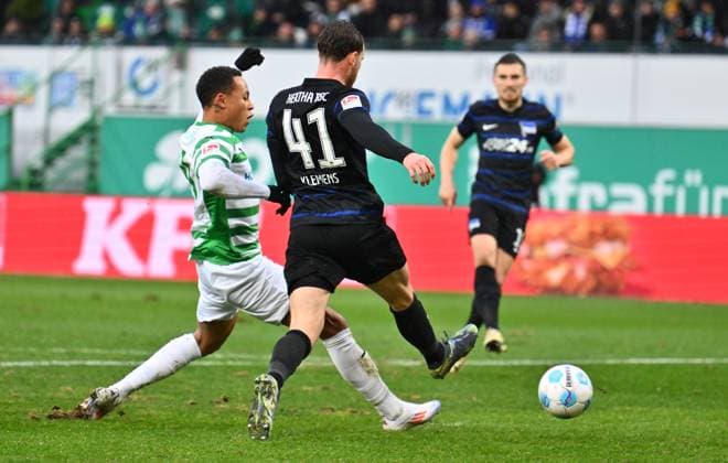 07 12 2024 Soccer Season 2024 2025 2 Soccer Bundesliga 15 Matchday SpVgg Greuther Fürth Kleeblatt Hertha BSC Berlin Sportfoto Zink xwoxzix DFL regulations prohibit any use of photographs as image sequences and or quasi video only for editorial use Roberto Massimo 11, SpVgg Greuther Fürth Pascal Klemens 41, Hertha BSC Berlin