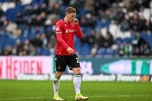2 Bundesliga Hannover 06 SSV Ulm 1846 on 07 12 2024 at the HDI Arena in Hannover Marcel Halstenberg Hannover 96 dissatisfied, disappointed, disappointed, dejected MT