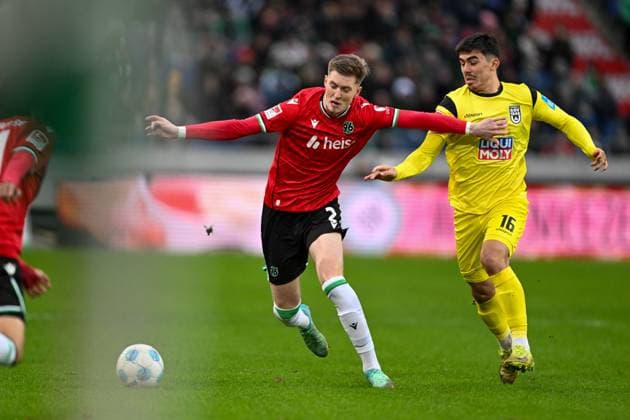 2 Bundesliga Hannover 06 SSV Ulm 1846 on 07 12 2024 at the HDI Arena in Hannover Josh Knight Hannover 96 in a duel against Aaron Keller Ulm MT
