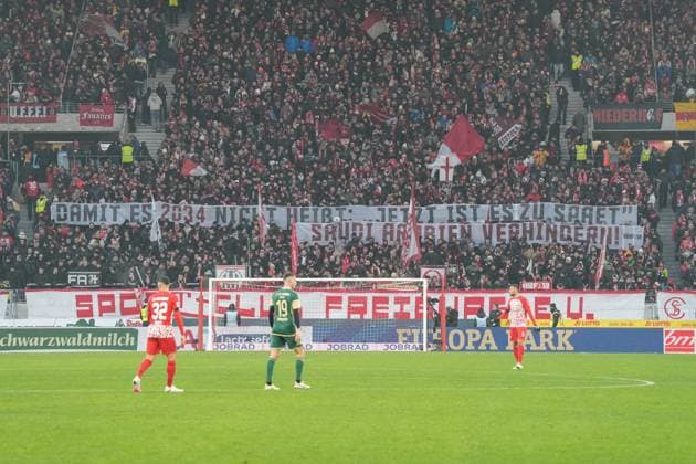 In the 23 24 season, Ultras from SC Freiburg already displayed a banner against the awarding of the World Cup to Saudi Arabia Der DFB wird nicht gegen die Vergabe stimmen Protest, Fans, Banner, World Cup 2034, German Football Association, DFB President Bernd Neuendorf, FIFA Archive RECORD DATE NOT STATED Copyright: xArnexAmbergx