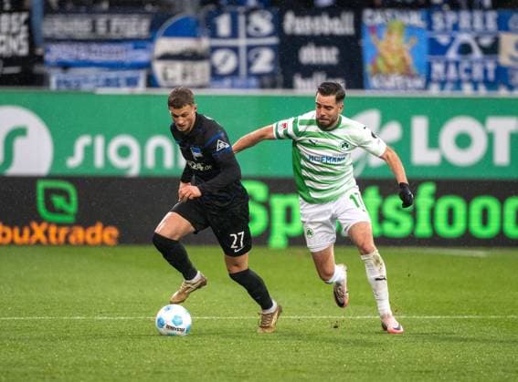 Soccer, Men, Season 2024 2025, 2 Bundesliga 15 Matchday , SpVgg Greuther Fürth Hertha BSC, f l Michael Cuisance Hertha BSC , Niko Gießelmann Greuther Fürth , 07 12 2024, Copyright: xMatthiasxKochx