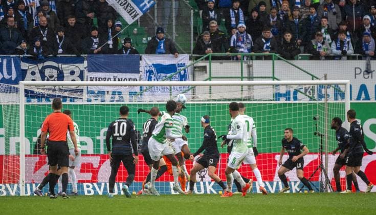 Soccer, Men, Season 2024 2025, 2 Bundesliga 15 Matchday , SpVgg Greuther Fürth Hertha BSC, Noel Futkeu M, Greuther Fürth scores the goal to 1 1 against goalkeeper Tjark Ernst Hertha BSC , 07 12 2024, Copyright: xMatthiasxKochx