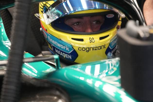 07 12 2024, Yas Marina Circuit, Abu Dhabi, Formula 1 Etihad Airways Abu Dhabi Grand Prix 2024 , in the picture Fernando Alonso ESP , Aston Martin Aramco Cognizant Formula One Team Photo by Hasan Bratic DeFodi Images Defodi 506 20241207 hbr 1065 Defodi-506