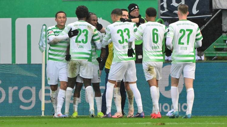 07 12 2024 Soccer Season 2024 2025 2 Soccer Bundesliga 15 Matchday SpVgg Greuther Fürth Kleeblatt Hertha BSC Berlin Sportfoto Zink MeZi xmexzix DFL regulations prohibit any use of photographs as image sequences and or quasi video only for editorial use Torjubel Jubel Freude nach Treffer Tor Torschuß zum 1 1 durch Noel Futkeu 9, SpVgg Greuther Fürth