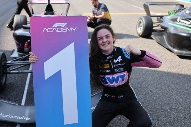 Sport Themen der Woche KW 49 Sport Bilder des Tages Abbi Pulling (F1 Academy, Rodin Motorsport, Alpine, 9), ARE, Formel 1 Weltmeisterschaft, Abu Dhabi Grand Prix, Yas Marina Circuit, 07.12.2024 ARE, Formel 1 Weltmeisterschaft, Abu Dhabi Grand Prix, Vereinigte Arabische Emirate, Yas Marina Circuit, 07.12.2024 Abu Dhabi *** Abbi Pulling F1 Academy, Rodin Motorsport, Alpine, 9 , ARE, Formula 1 World Championship, Abu Dhabi Grand Prix, Yas Marina Circuit, 07 12 2024 ARE, Formula 1 World Championship, Abu Dhabi Grand Prix, United Arab Emirates, Yas Marina Circuit, 07 12 2024 Abu Dhabi Copyright: xEibner-Pressefoto AnnikaxGrafx EP_AGF