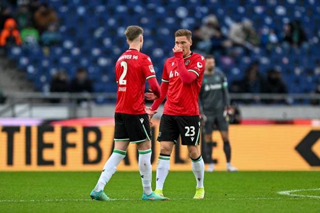 2 Bundesliga Hannover 06 SSV Ulm 1846 on 07 12 2024 at the HDI Arena in Hannover Josh Knight Hannover 96 and Marcel Halstenberg Hannover 96 dissatisfied, disappointed, disappointed, dejected MT