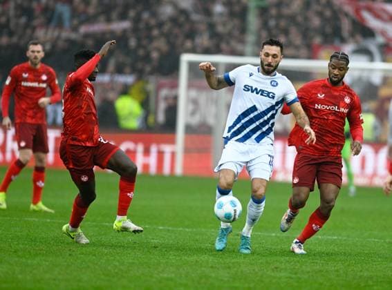 Soccer 2 Bundesliga Season 2024 25 1 FC Kaiserslautern 07 12 2024 Fritz Walter Stadion 1 FC Kaiserslautern fck Karlsruher SC ksc Fabian SCHLEUSENER Karlsruher SC , li Almamy TOURE 1 FC Kaiserslautern 1 FC Kaiserslautern