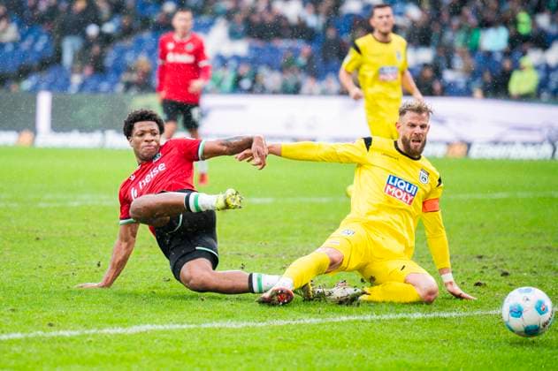 07 12 2024 Soccer, 2024 2025, 2 Bundesliga, 15 Matchday, Hannover 96 SSV Ulm 1846 L R Jessic Ngankam Hannover , Johannes Reichert Ulm DFL REGULATIONS PROHIBIT ANY USE OF PHOTOGRAPHS AS IMAGE SEQUENCES AND OR QUASI VIDEO Hannover Lower Saxony Germany Heinz von Heiden Arena