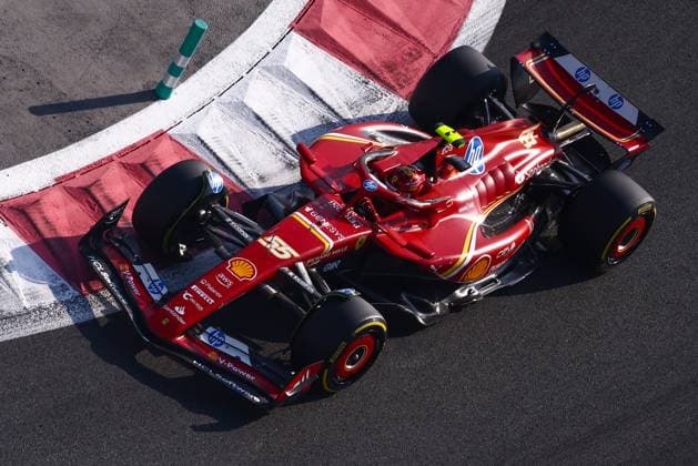 December 7, 2024, Abu Dhabi, United Arab Emirates: Carlos Sainz of Ferrari drives on the track during Practice 3 ahead of Formula 1 Abu Dhabi Grand Prix at Yas Marina Circuit on December 7th, 2024 in Abu Dhabi, United Arab Emirates. Abu Dhabi United Arab Emirates - ZUMAz156 0783662853st Copyright: xBeataxZawrzelx