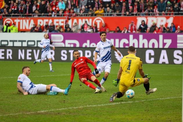 07 12 2024, xmohx, Soccer 2 Bundesliga, 1 FC Kaiserslautern Karlsruher SC emspor, v l Kenny Prince Redondo Kaiserslautern scores the 2 0 DFL DFB REGULATIONS PROHIBIT ANY USE OF PHOTOGRAPHS as IMAGE SEQUENCES and or QUASI VIDEO Kaiserslautern