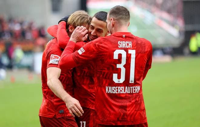 07 12 2024, xmohx, Fußball 2 Bundesliga, 1 FC Kaiserslautern Karlsruher SC emspor, v l Kaiserslautern celebrates the 3 0 by Jannis Heuer DFL DFB REGULATIONS PROHIBIT ANY USE OF PHOTOGRAPHS as IMAGE SEQUENCES and or QUASI VIDEO Kaiserslautern