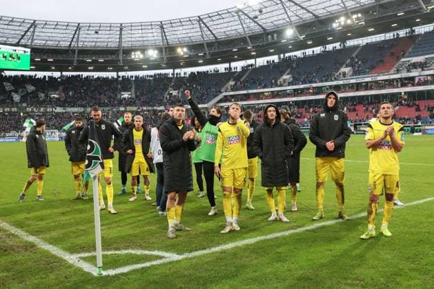 07 12 2024, xtgx, Fußball 2 Bundesliga, Hannover 96 SSV Ulm 1846 emspor, v l Ulm um Johannes Reichert Ulm, 5 enttaeuscht, enttäuscht, schaut enttaeuscht, niedergeschlagen, disappointed DFL DFB REGULATIONS PROHIBIT ANY USE OF PHOTOGRAPHS as IMAGE SEQUENCES and or QUASI VIDEO Hannover