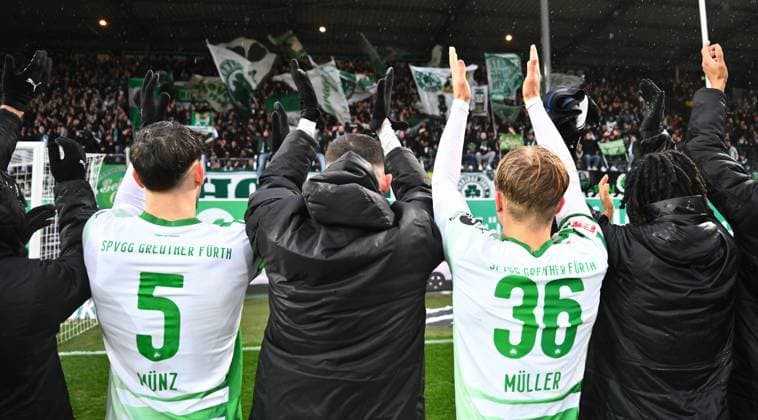 07 12 2024 Soccer Season 2024 2025 2 Soccer Bundesliga 15 Matchday SpVgg Greuther Fürth Kleeblatt Hertha BSC Berlin Sportfoto Zink xwoxzix DFL regulations prohibit any use of photographs as image sequences and or quasi video only for editorial use Mannschaft Team vo Greutherfürthfans Fans Fanblock Kleeblattfans nach Spielende