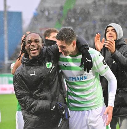 07 12 2024 Soccer Season 2024 2025 2 Soccer Bundesliga 15 Matchday SpVgg Greuther Fürth Kleeblatt Hertha BSC Berlin Sportfoto Zink MeZi xmexzix DFL regulations prohibit any use of photographs as image sequences and or quasi video only for editorial use Noel Futkeu 9, SpVgg Greuther Fürth Damian Michalski 4, SpVgg Greuther Fürth Jubel Freude nach Spielende