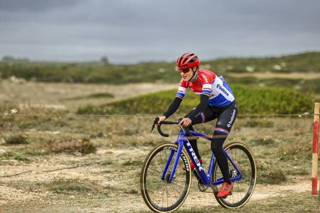 Dutch Lucinda Brand pictured in action during the preparations of the World Cup cyclocross cycling event in Cabras, Sardinia, stage 3 (out of 12) of the UCI World Cup cyclocross competition, Saturday 07 December 2024. DAVIDxPINTENS  x107543423x