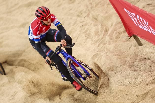 Dutch Lucinda Brand pictured in action during the preparations of the World Cup cyclocross cycling event in Cabras, Sardinia, stage 3 (out of 12) of the UCI World Cup cyclocross competition, Saturday 07 December 2024. DAVIDxPINTENS  x107543501x