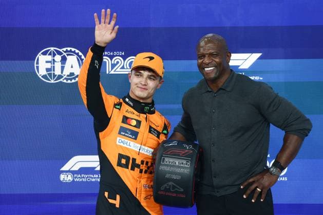 Sport Themen der Woche KW 49 Sport Bilder des Tages F1 Abu Dhabi Grand Prix 2024 Qualifying Lando Norris of McLaren and Terry Crews after qualifying ahead of the Formula 1 Abu Dhabi Grand Prix at Yas Marina Circuit in Abu Dhabi, United Arab Emirates on December 7, 2024. Abu Dhabi United Arab Emirates  Copyright: xJakubxPorzyckix originalFilename:porzycki-f1abudha241207_npTzV.jpg