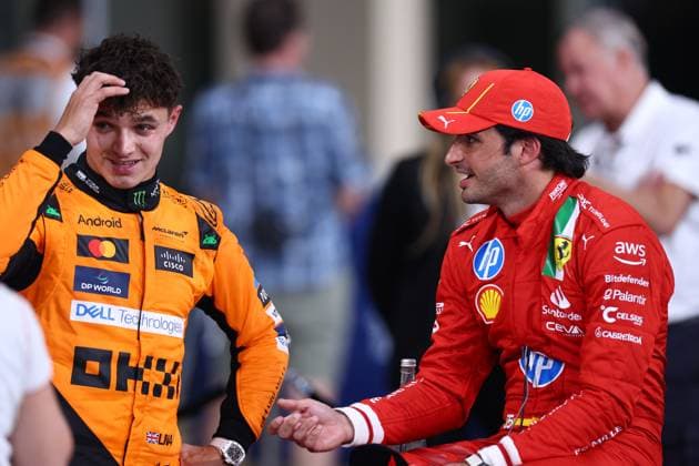 Carlos Sainz of Spain and Ferrari and Lando Norris of Great Britain and McLaren gestures, Gesture, Qualifying, F1 Grand Prix of Abu Dhabi, Yas Marina Circuit on 07 December 2024 in Abu Dhabi, United Arab Emirates Photo by Diogo Cardoso DeFodi Images Carlos Sainz of Spain and Ferrari and Lando Norris of Great Britain and McLaren gesture in Parc Ferme, Qualifying, F1 Grand Prix of Abu Dhabi, Yas Marina Circuit on December 7, 2024 in Abu Dhabi, United Arab Emirates Photo by Diogo Cardoso DeFodi Images Defodi 645 f1abu20241207 139 Defodi-645