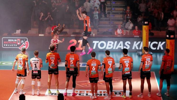 BR Volleys run-in, Tobias Krick Sport Volleyball Bundesliga Men Season 2024 2025 07 12 2024 BR Volleys Berlin BRV vs SVG Lüneburg