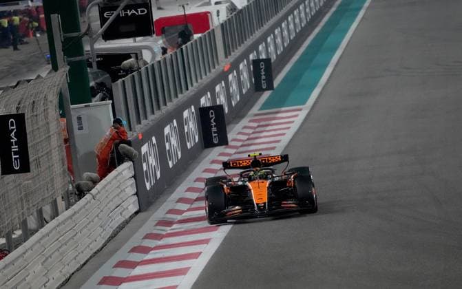 07 12 2024, Yas Marina Circuit, Abu Dhabi, Formula 1 Etihad Airways Abu Dhabi Grand Prix 2024 , in the picture Lando Norris GBR , McLaren F1 Team Photo by Hasan Bratic DeFodi Images Defodi 506 20241207 hbr 5547 Defodi-506