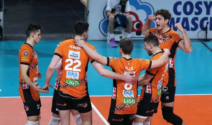 BR Volleys celebrate after winning the set, Moritz Reichert, Jake Hanes, Johannes Tille, Ruben Schott, Tobias Krick Sport Volleyball Bundesliga Men Season 2024 2025 07 12 2024 BR Volleys Berlin BRV vs SVG Lüneburg