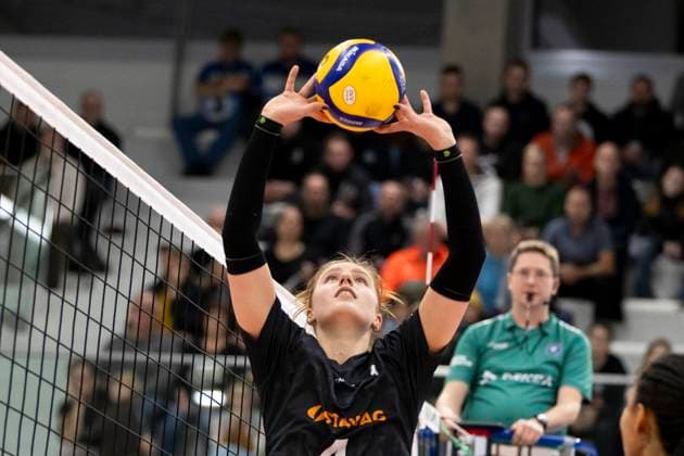 1 Volleyball Bundesliga Frauen Schwarz Weiss Erfurt vs Ladies in Black Aachen Erfurt 07 12 2024 Hyke Lyklema 4 Ladies in Black Aachen 1 Volleyball Bundesliga Frauen Schwarz Weiss Erfurt vs Ladies in Black Aachent Riethsporthalle Erfurt 07 12 2024 Copyright: xBEAUTIFULxSPORTS Duehringx