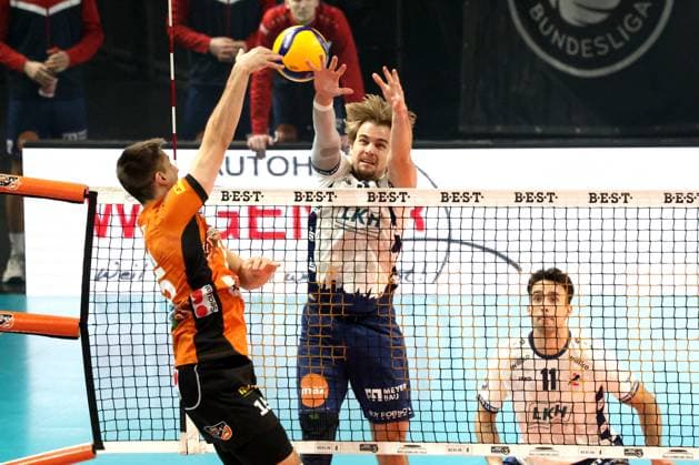 DEU, DVV, 1 VBL, BR Volleys vs Lueneburg, 07 12 2024, Max Schmeling Halle, Berlin, DEU, DVV, 1 VBL, BR Volleys vs Lueneburg, in the picture Moritz Reichert BR Volleys 15 , Michael Wright Lueneburg 3 Photo Juergen Engler nordphoto GmbH nordphotoxGmbHx xEngler nph00076