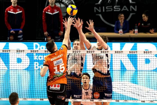 DEU, DVV, 1 VBL, BR Volleys vs Lueneburg, 07 12 2024, Max Schmeling Halle, Berlin, DEU, DVV, 1 VBL, BR Volleys vs Lueneburg, in the picture Moritz Reichert BR Volleys 15 , Michael Wright Lueneburg 3 , Joscha Kunstmann Lueneburg 7 Photo Juergen Engler nordphoto GmbH nordphotoxGmbHx xEngler nph00076