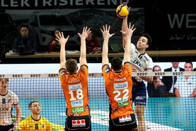 DEU, DVV, 1 VBL, BR Volleys vs Lueneburg, 07 12 2024, Max Schmeling Halle, Berlin, DEU, DVV, 1 VBL, BR Volleys vs Lueneburg, in the picture Florian Krage BR Volleys 18 , Jake Hanes BR Volleys 22 , Xander Ketrzynski Lueneburg 11 Photo Juergen Engler nordphoto GmbH nordphotoxGmbHx xEngler nph00076