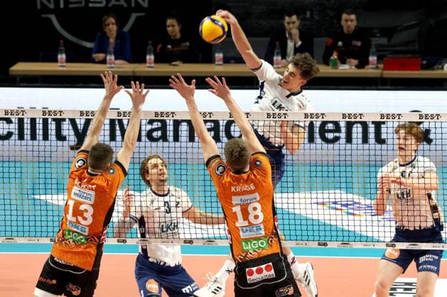 DEU, DVV, 1 VBL, BR Volleys vs Lueneburg, 07 12 2024, Max Schmeling Halle, Berlin, DEU, DVV, 1 VBL, BR Volleys vs Lueneburg, in the picture Florian Krage BR Volleys 18 , Ruben Schott BR Volleys 13 Joscha Kunstmann Lueneburg 7 Photo Juergen Engler nordphoto GmbH nordphotoxGmbHx xEngler nph00076