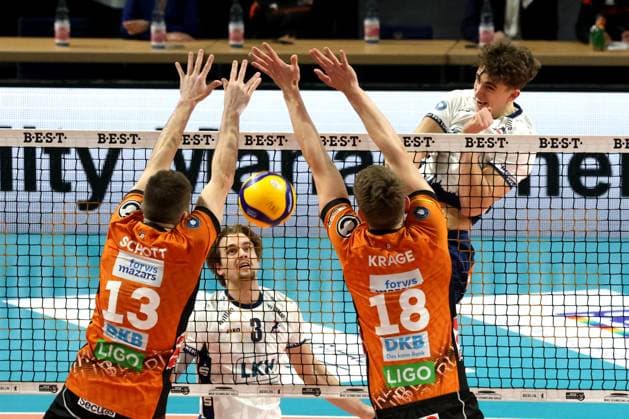 DEU, DVV, 1 VBL, BR Volleys vs Lueneburg, 07 12 2024, Max Schmeling Halle, Berlin, DEU, DVV, 1 VBL, BR Volleys vs Lueneburg, in the picture Florian Krage BR Volleys 18 , Ruben Schott BR Volleys 13 Joscha Kunstmann Lueneburg 7 , Michael Wright Lueneburg 3 Photo Juergen Engler nordphoto GmbH nordphotoxGmbHx xEngler nph00076