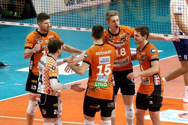 DEU, DVV, 1 VBL, BR Volleys vs Lueneburg, 07 12 2024, Max Schmeling Halle, Berlin, DEU, DVV, 1 VBL, BR Volleys vs Lueneburg, in the picture BR Volleys player circle Photo Juergen Engler nordphoto GmbH nordphotoxGmbHx xEngler nph00076