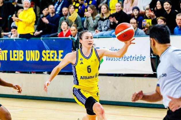 Tessa Stammberger Alba Berlin Women, 06 with the ball in the run,Alba Berlin Women vs Saarlouis Royals, 1 Bundesliga, Season24 25, 2024 12 07 Berlin Berlin Germany Copyright: xFootbowl ThomasxSobotzkix