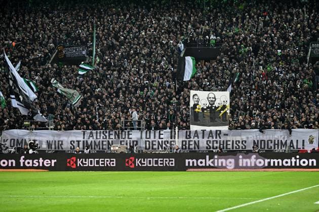 Moenchengladbach, Borussia Park, 07 12 24, GER, Herren, 1 Bundesliga, Saison 2024 2025, Borussia Moenchengladbach Borussia Dortmund Bild Fankurve, Fans, Fanblock Gladbach protestgegen DFB und WM in Saudi Arabia Only for editorial use DFL regulations prohibit any use of photographs as image sequences and or quasi video Nordrhein Westfalen Germany