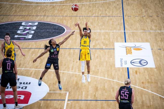 Basketball Berlin 07 12 2024 Season 2024 2025 Toyota DBBL 1 Bundesliga Women, Women Alba Berlin Saarlouis Royals Deeshyra Thomas Alba, No 21